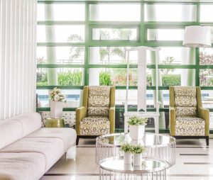 lounge-symphony-towers_-condo-in-timog